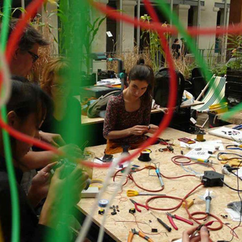 Künstliche Insekten — Workshop im Centquatre, Paris